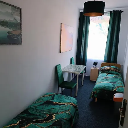 Green Rooms Gdansk Hostel *